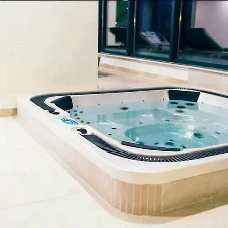 Luxury Alezzi Piscina Incalzita Năvodari